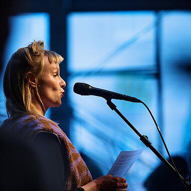 Elisabeth Kose reading at the Nordsee concert