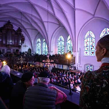 Marta Matuszna singing in St. Jurgen Church