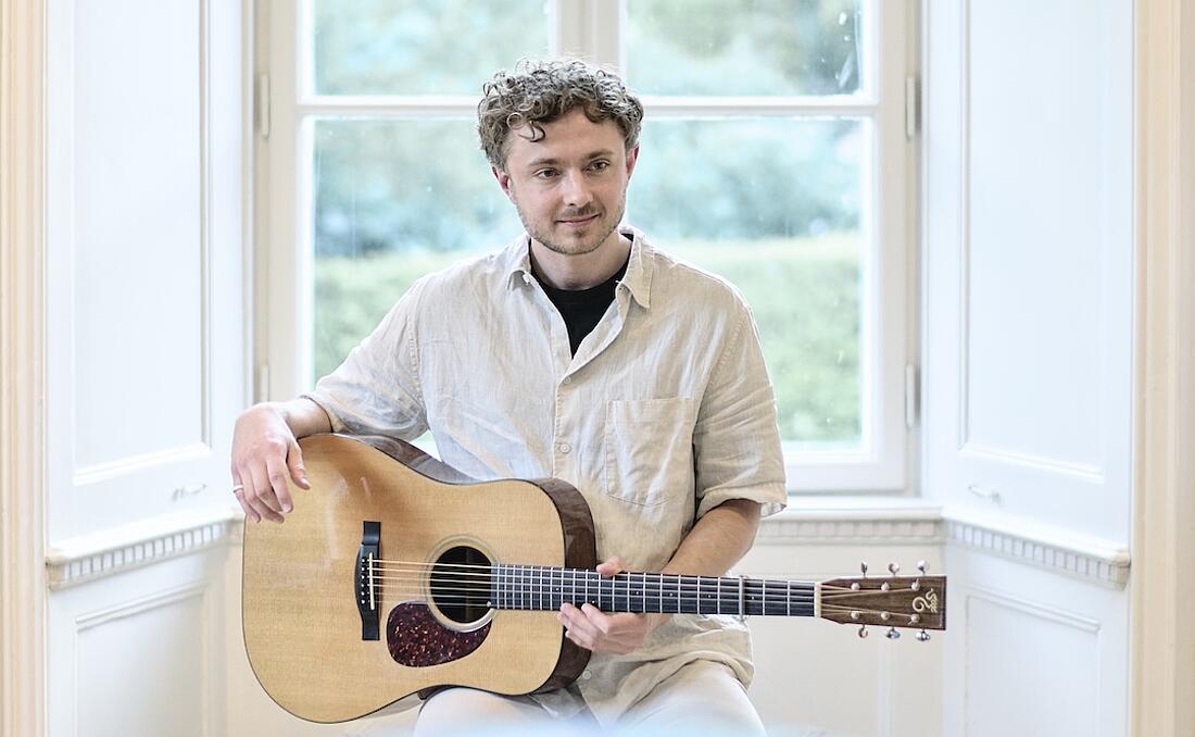 Sebastian Bloch, guitar